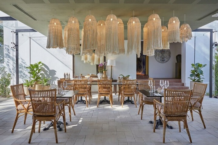 Dining 49 of 77