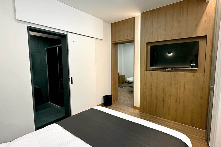 Room 13 of 42