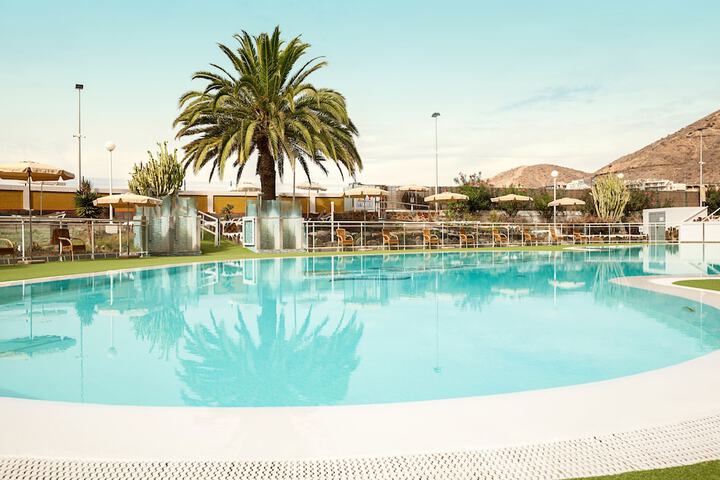 Hotel Pool
