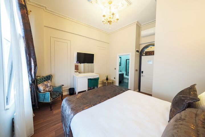 Room 25 of 128