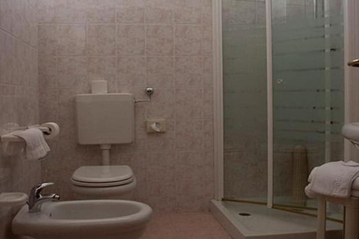 Room 17 of 35