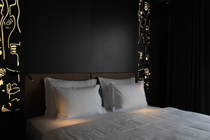 Room 11 of 163