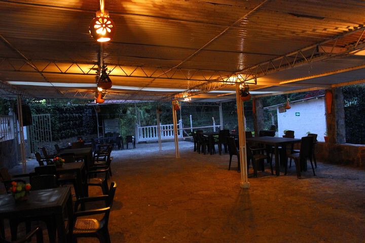 Dining 10 of 13