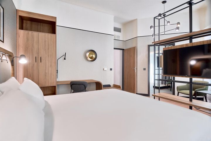 Room 17 of 80