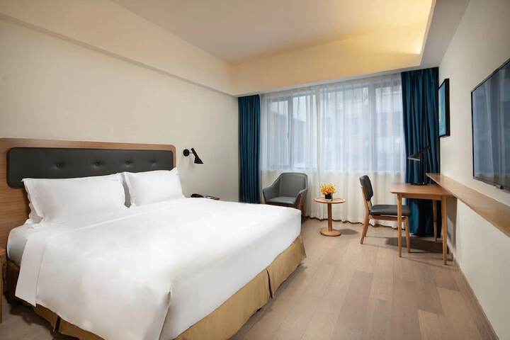Room 5 of 43