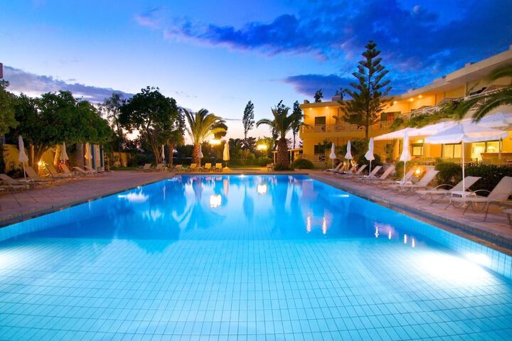 Pool 24 of 44