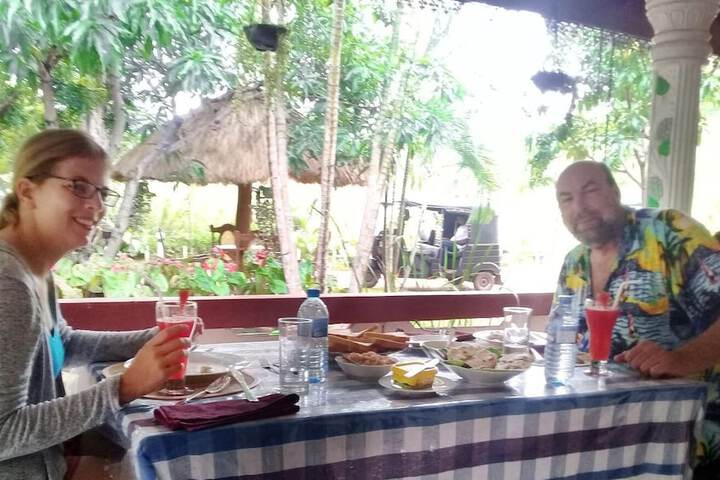 Dining 4 of 12