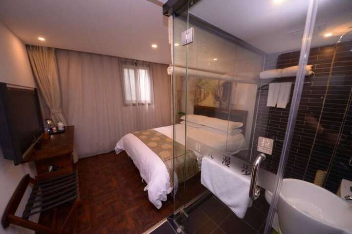 Room 18 of 27