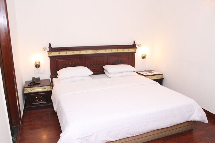 Room 10 of 15