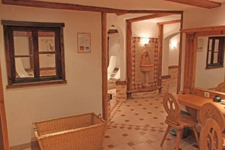 Room 7 of 16