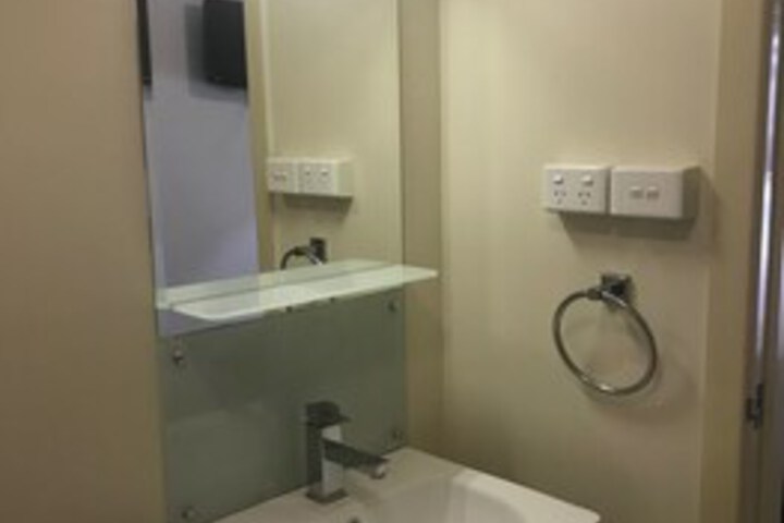 Room 13 of 27