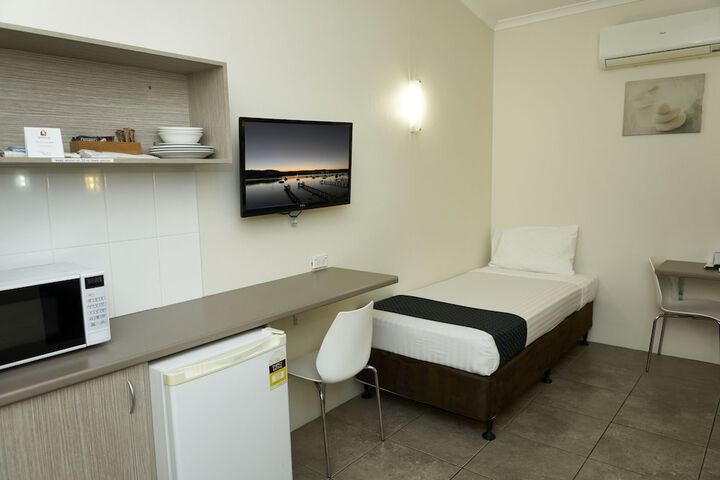 Room 8 of 33