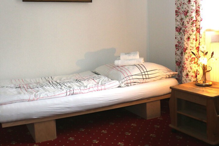 Room 10 of 101