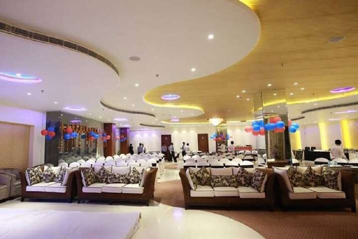 Ballroom/Hall 16 of 19