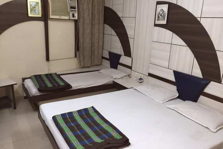 Room 4 of 7
