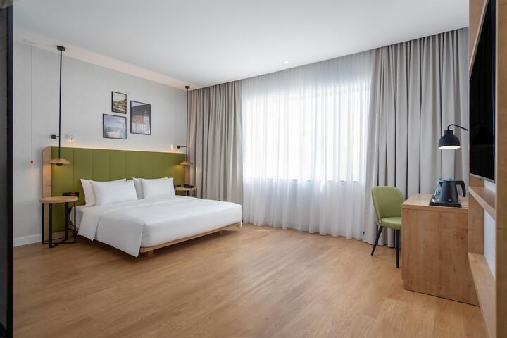 Room 30 of 83