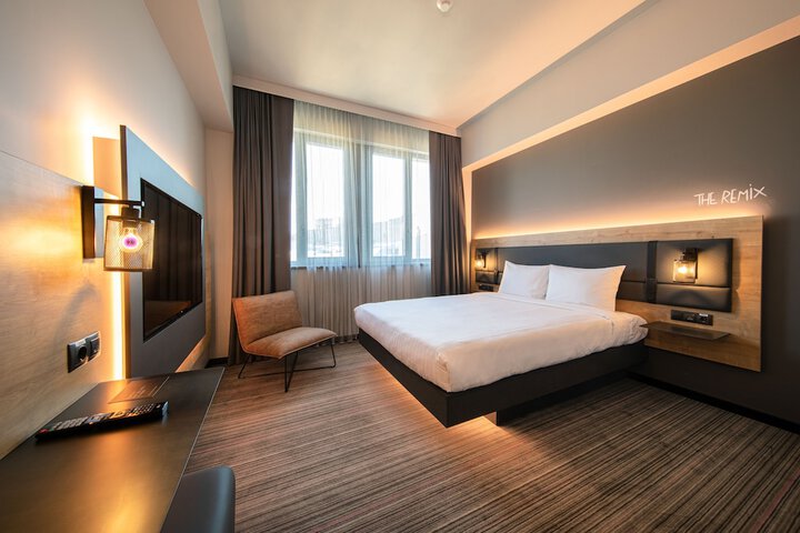 Room 16 of 66