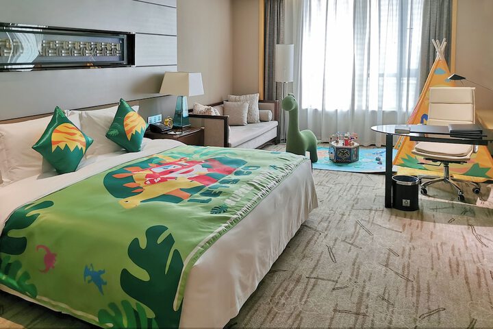 Room 17 of 90