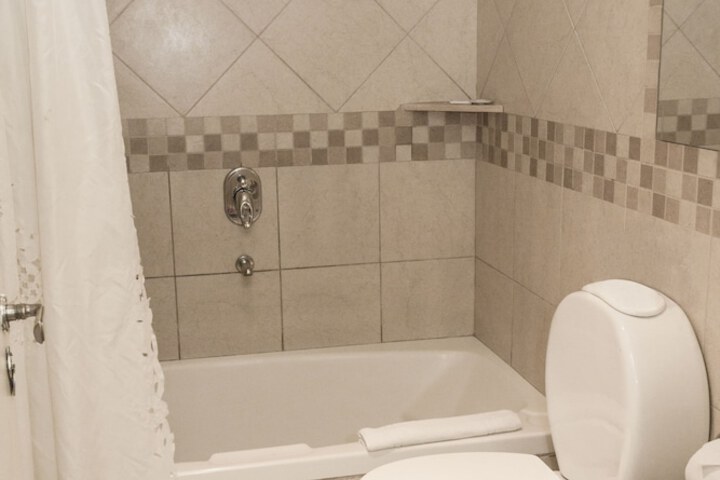 Room 32 of 38