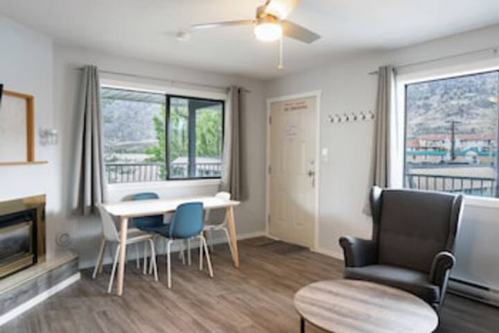 Room 25 of 147