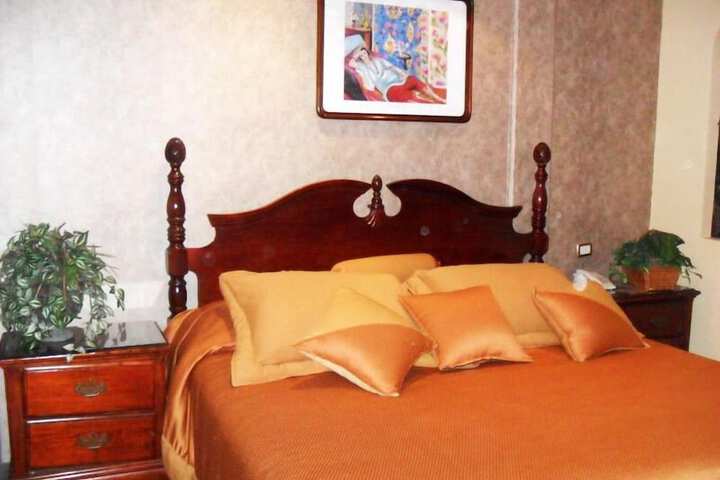 Room 10 of 28