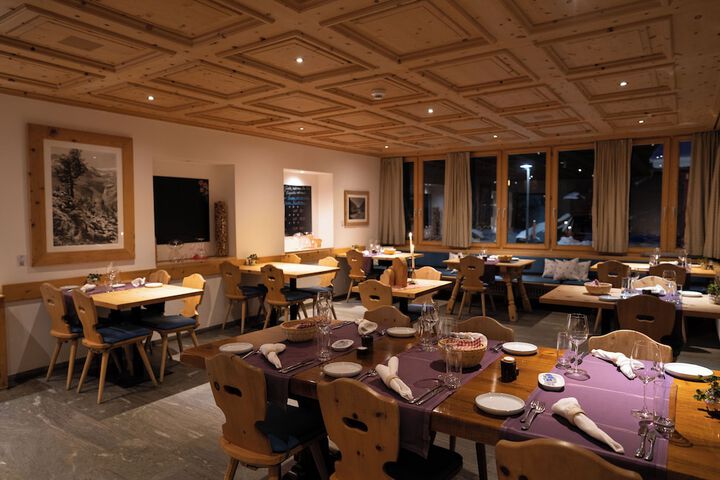 Dining 46 of 64