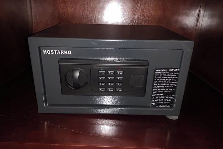 Room 10 of 36
