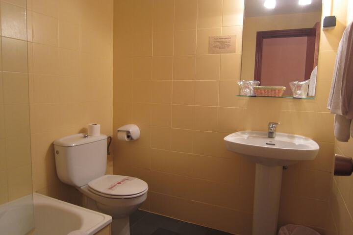 Room 16 of 28
