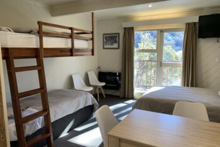 Room 11 of 32