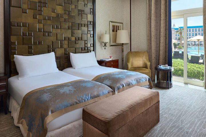 Room 34 of 208
