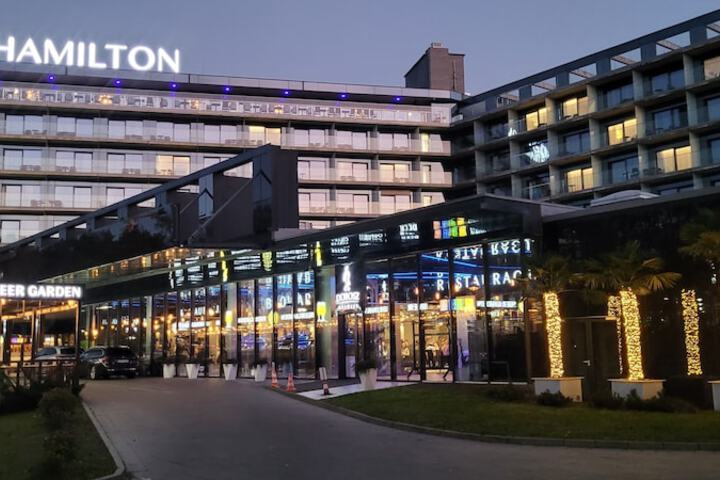 Exterior of Hamilton Conference Hotel Spa & Wellness