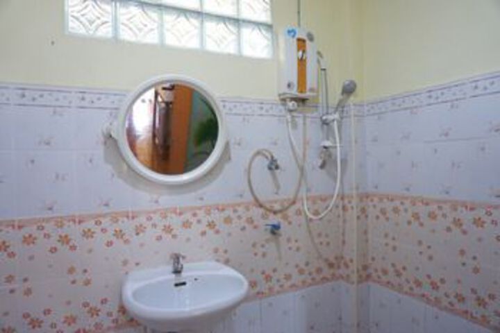 Room 4 of 32