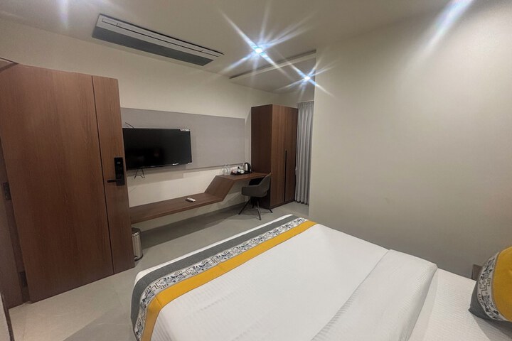 Room 5 of 40