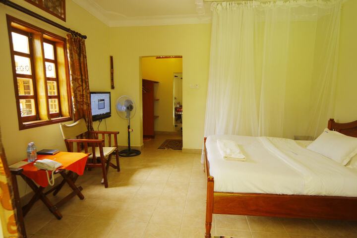 Room 33 of 86