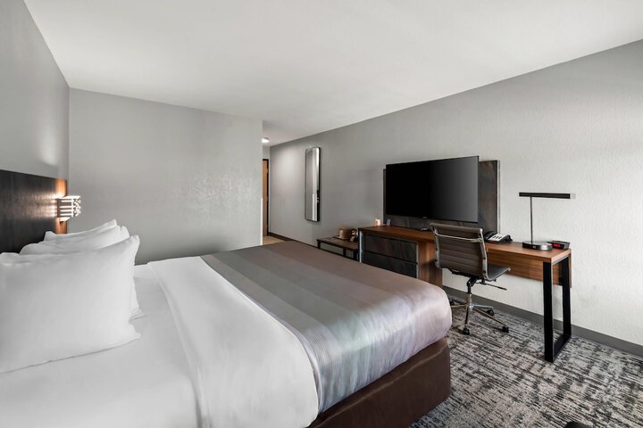 Room 9 of 106