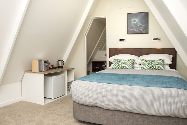 Room 16 of 34