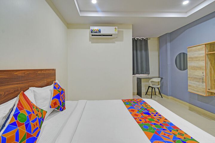 Room 12 of 25