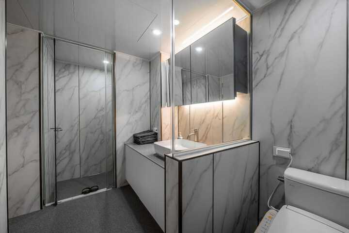 Room 100 of 124