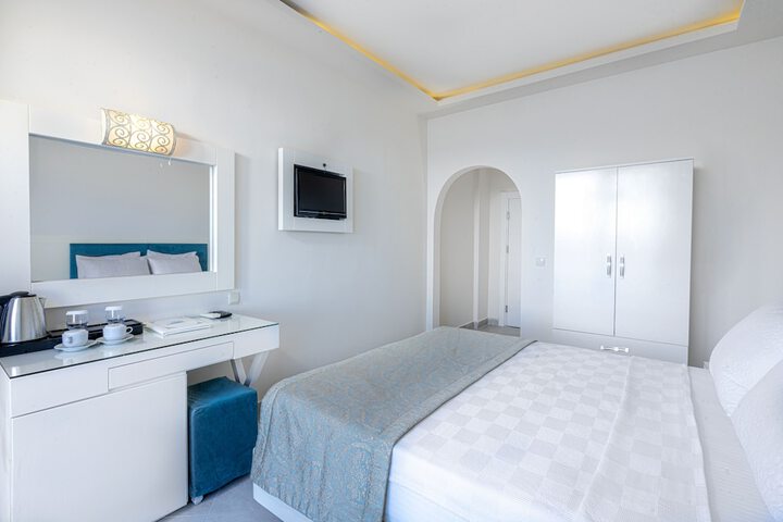 Room 8 of 97