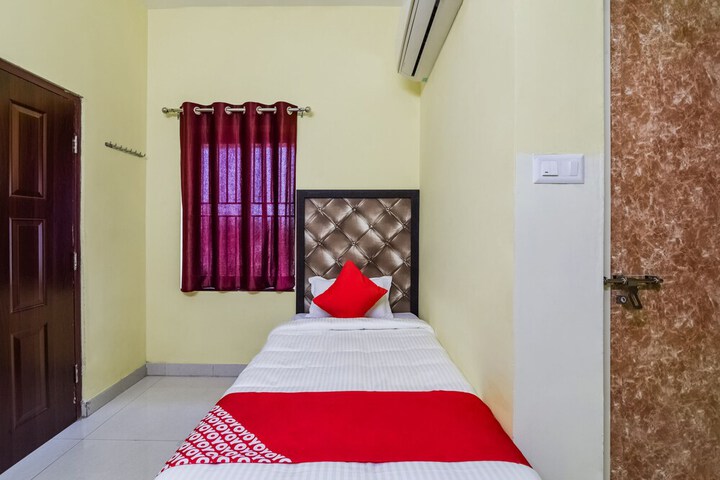 Room 2 of 8