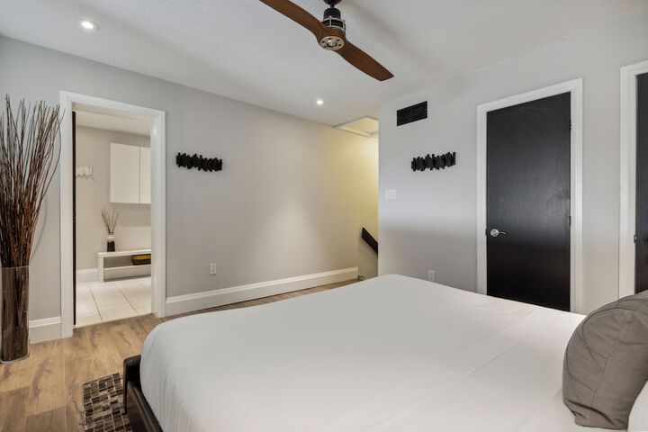 Room 298 of 402