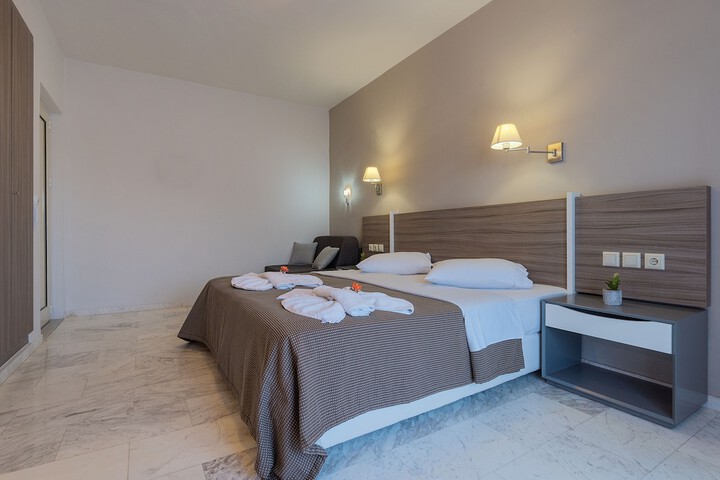 Room 5 of 32