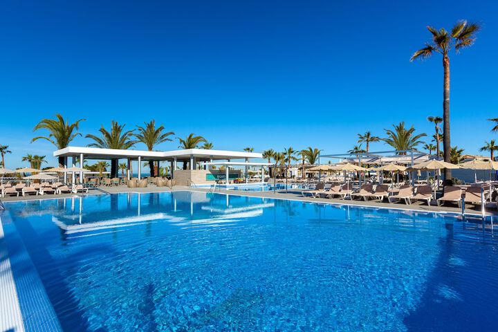 Hotel with Pool