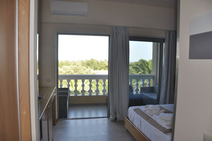 Room 14 of 73