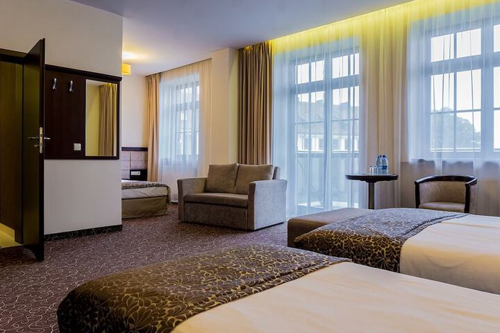 Room 4 of 72