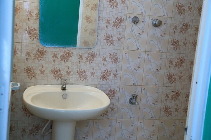 Room 33 of 59
