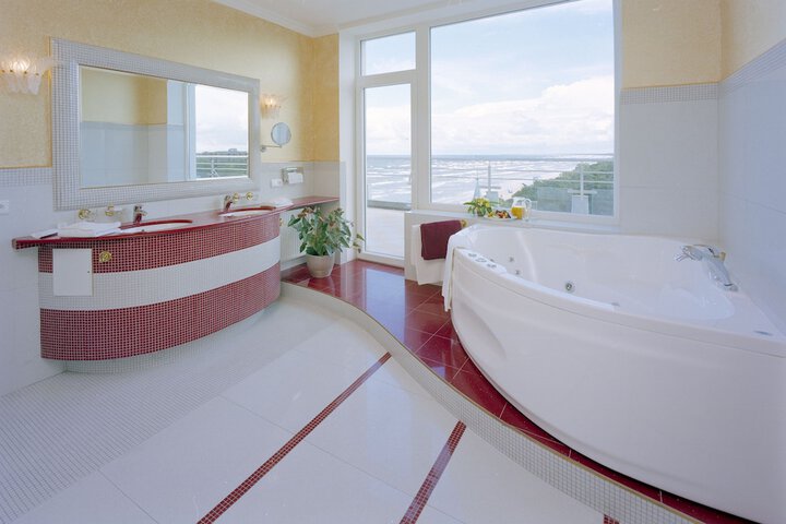 Deep soaking bathtub
