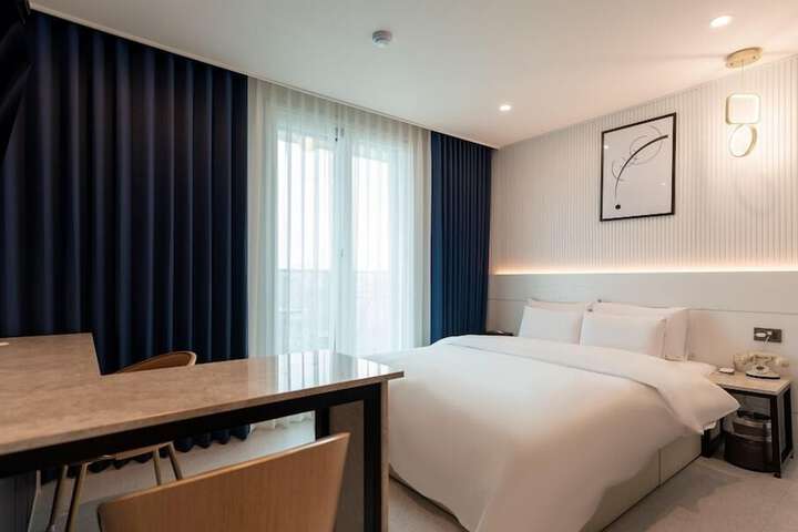 Room 10 of 76