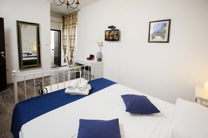 Room 10 of 35