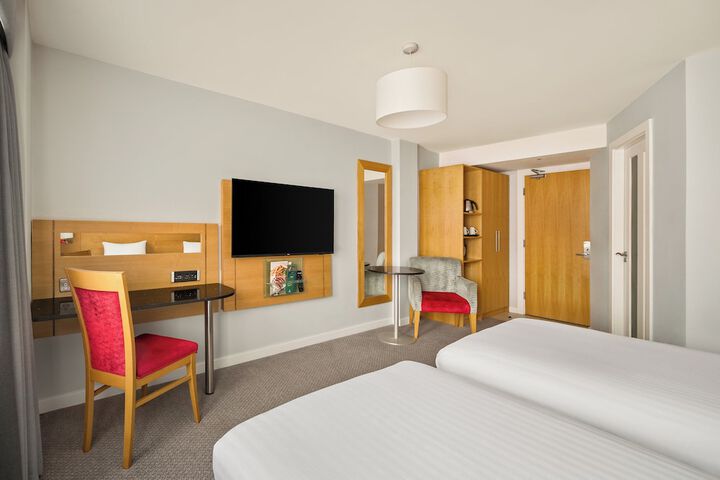 Room 35 of 147